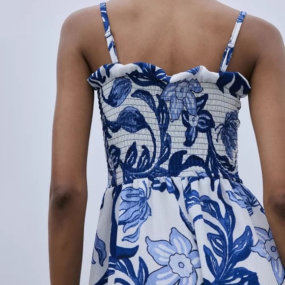 H& M Blue and White Floral size xl Maxi Dress - Picture 2 of 3